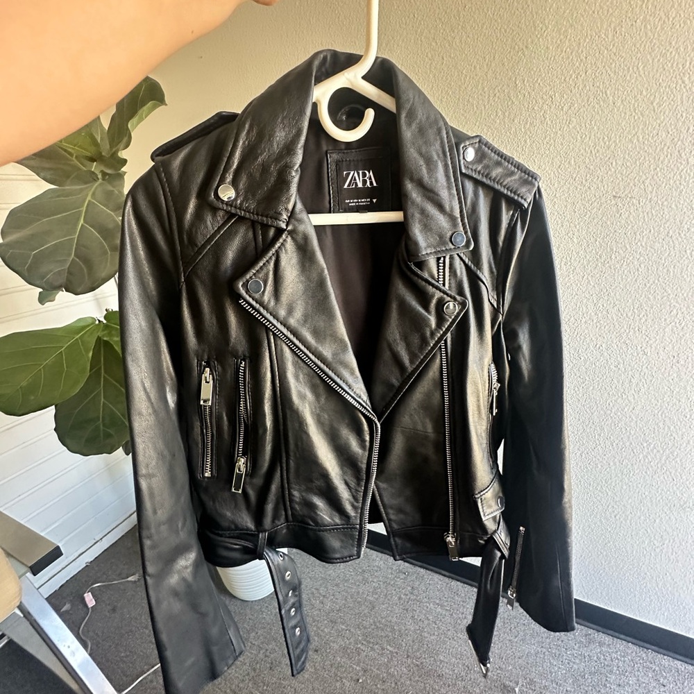 Zara Women's Sleek Black Biker Jacket